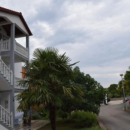Apartments Malinska-Kajkic Ngoại thất bức ảnh