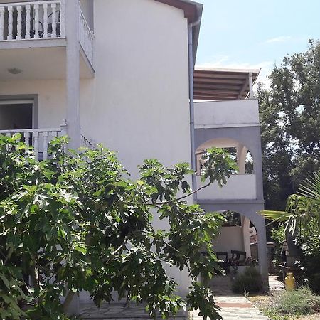 Apartments Malinska-Kajkic Ngoại thất bức ảnh