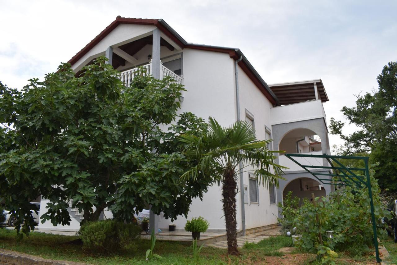 Apartments Malinska-Kajkic Ngoại thất bức ảnh
