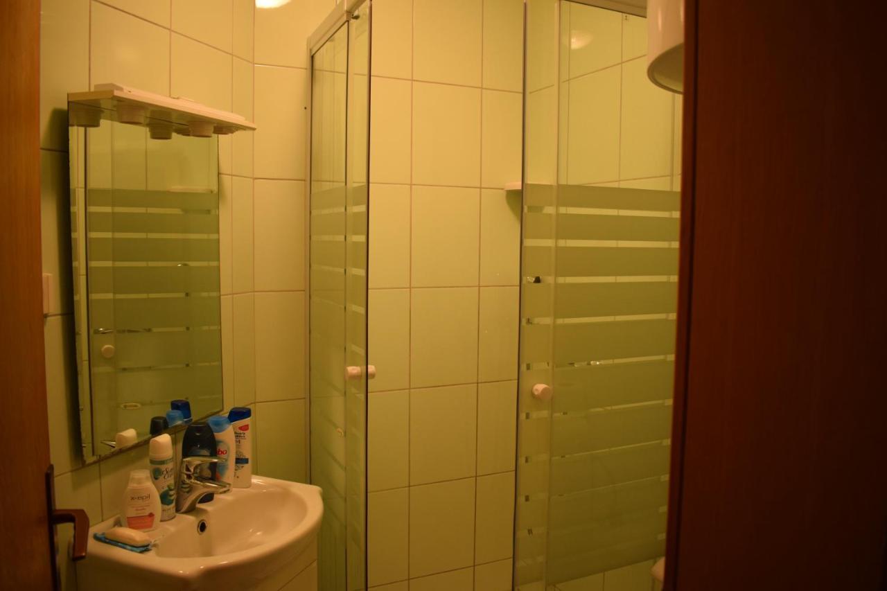 Apartments Malinska-Kajkic Ngoại thất bức ảnh